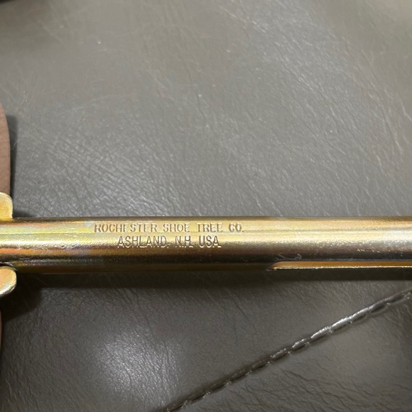 Cedar shoe trees - women's - Picture 4 of 4